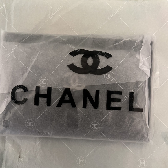 Chanel VIP GWP Wallet - Picture 5 of 5